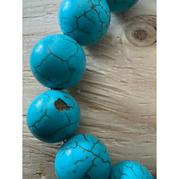 Beaded Faux Turquoise Necklace Set - Picture 4 of 4